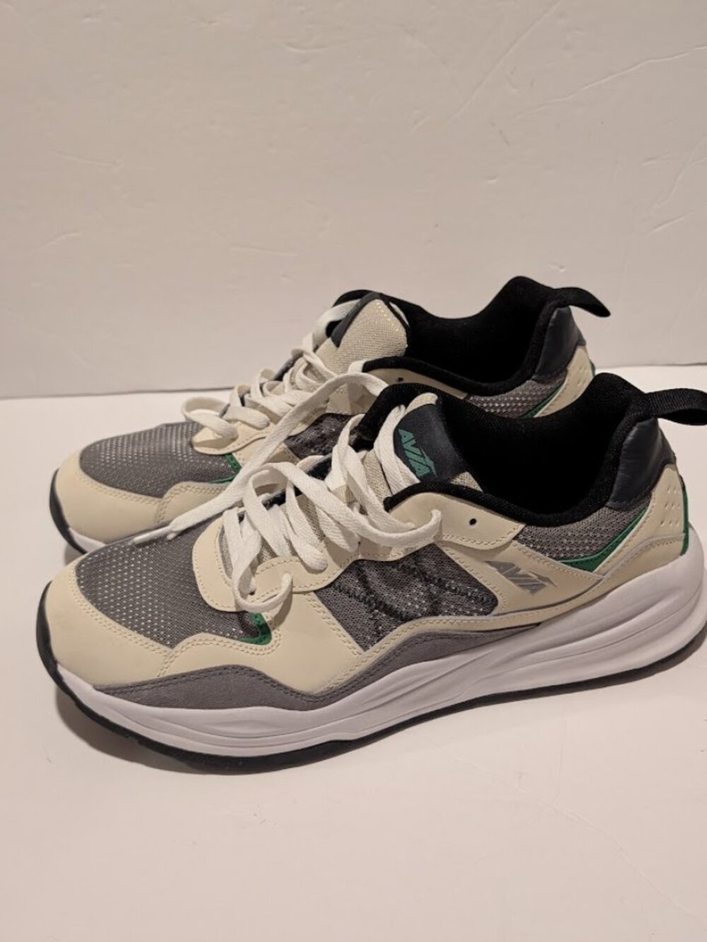 Avia Shoes Mens 13 Beige/Green Retro Walking Sneakers Leather Athletic NEW
